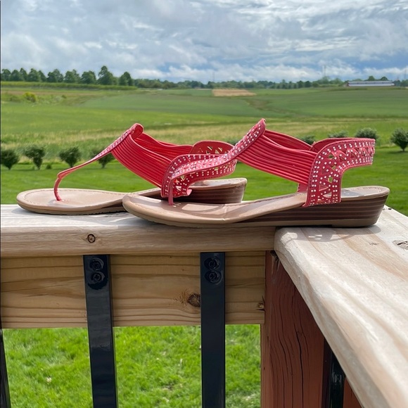 Daisy Fuentes Pink and Tan Sandals with Beaded T-Strap - Picture 5 of 12